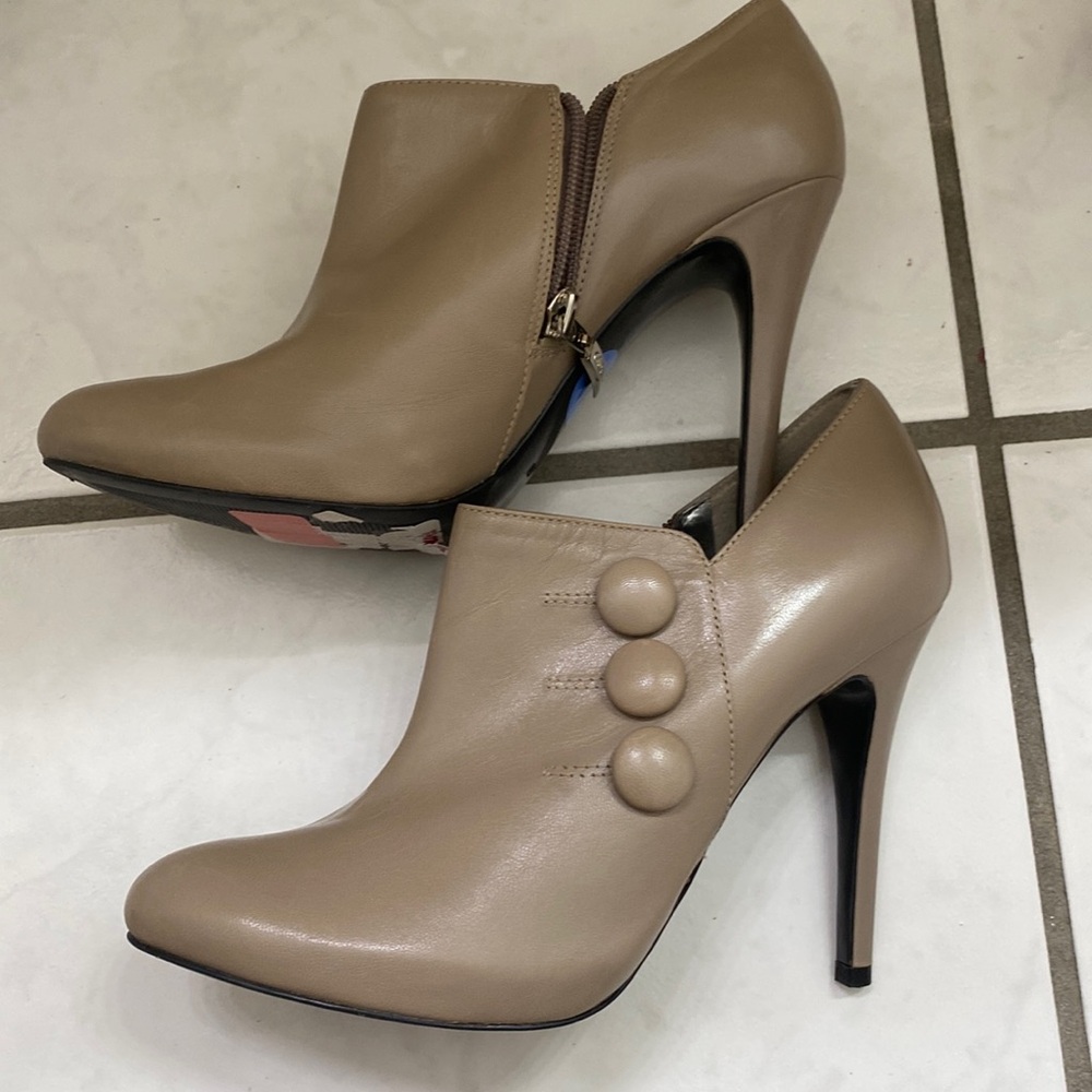 Guess Brown Boots